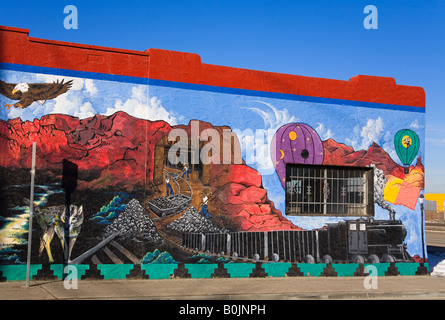 Il murale sulla riparazione Auto Shop storica Route 66 Gallup New Mexico USA Foto Stock