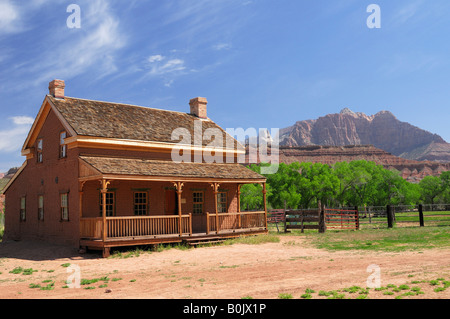 Casa abbandonata nella città fantasma di Grafton vicino a Zion National Park nello Utah Foto Stock