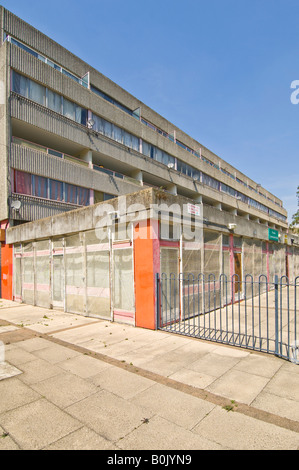 Una vista sul famigerato Ferrier estate in Kidbrooke, Londra. Foto Stock