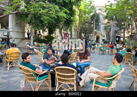 Gli studenti rilassante, American University del Cairo in Egitto Foto Stock