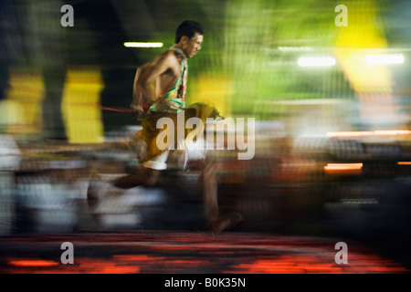 Firewalking - Phuket Festival vegetariano, Ko Phuket, Tailandia. Foto Stock