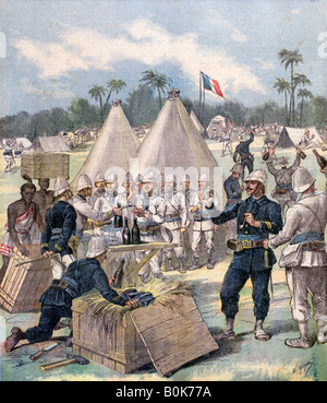 Soldati francesi Apertura nuovo anno di confezioni regalo in Dahomey, Africa, 1892. Artista: Henri Meyer Foto Stock