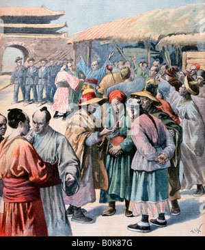 Disturbi a Seul, in Corea, 1894. Artista: Frederic Lix Foto Stock