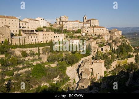 Il villaggio di Gordes (Vaucluse - Francia). Village de Gordes 84220 Vaucluse (84 - Francia). Foto Stock