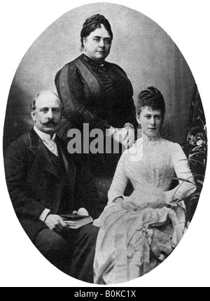 La regina Maria e i suoi genitori, il Duca e la Duchessa di Teck, c1890-1900, (1935). Artista: sconosciuto Foto Stock