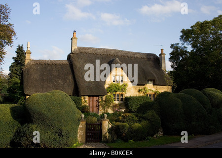 Cottage con tetto in paglia in Chipping Campden Gloucestershire Regno Unito Foto Stock