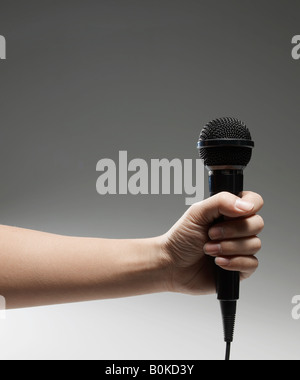 Uomo con microfono Foto Stock