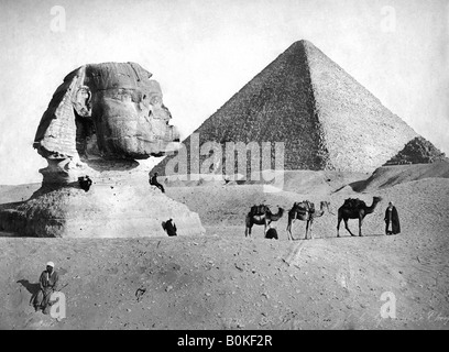 La sfinge e la Piramide di Giza in Egitto, c1882. Artista: sconosciuto Foto Stock