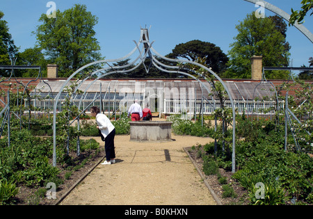 Murato e frutta Flower Garden a Osborne House East Cowes Isola di Wight in Inghilterra Foto Stock