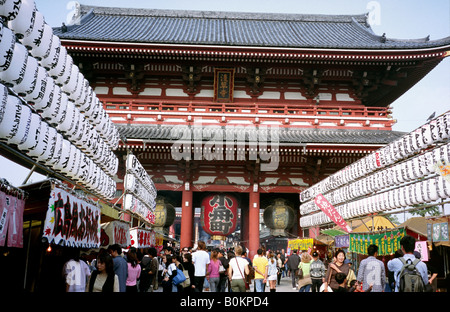 7 Nov, 2004 - Hozomon (Tesoro) porta a Tokyo il quartiere storico di Asakusa. Foto Stock