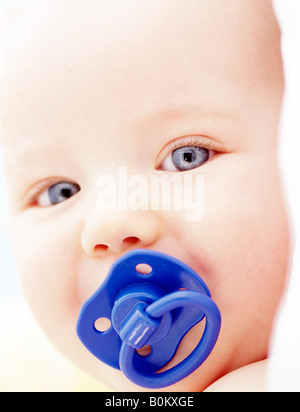 Adorable baby con succhietto Foto Stock