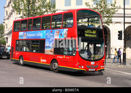 Londra Inghilterra red bus doubledecker azionato da Londra generale questo bus è un WVL Wright Eclipse Gemini costruito su una Volvo telaio Foto Stock