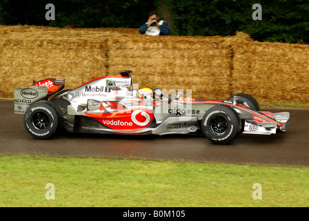 Lewis Hamilton con la McLaren F1 auto Foto Stock