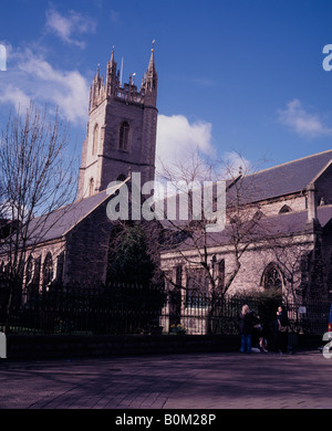 La città chiesa di San Giovanni Battista, Cardiff Galles Wales Foto Stock