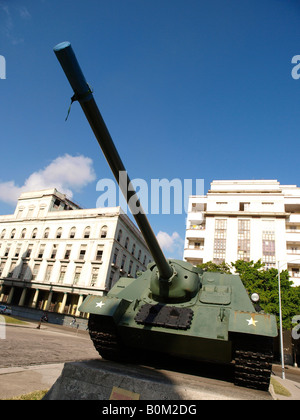 SAU -100 serbatoio sovietico, Museo de la Revolucion, Havana, Cuba Foto Stock