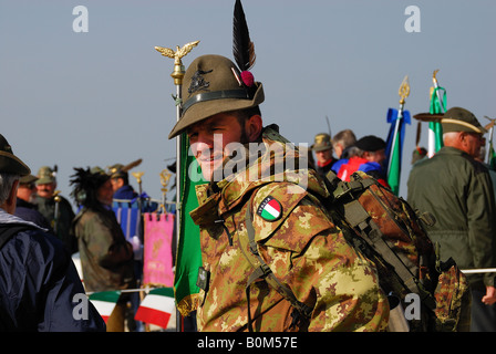 81. Alpini raduno nazionale. Bassano del Grappa, Italia, 9-10-11 Maggio 2008. Un Italiano Montagna soldato Foto Stock