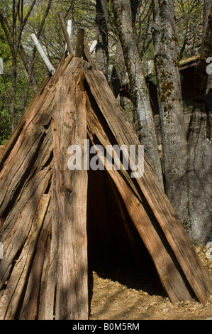 Miwok corteccia di cedro cabina umuucha Yosemite Valley in California Foto Stock