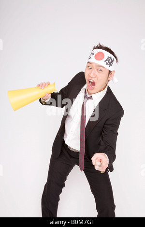 Entusiasta il giapponese lavoratore di ufficio Foto Stock