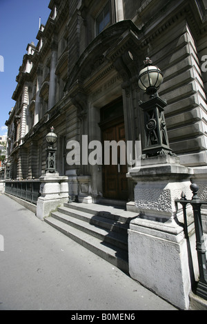 Città di Londra, Inghilterra. La vecchia strada di prua ingresso alla ex Bow Street Stazione di polizia e la Corte dei magistrati. Foto Stock