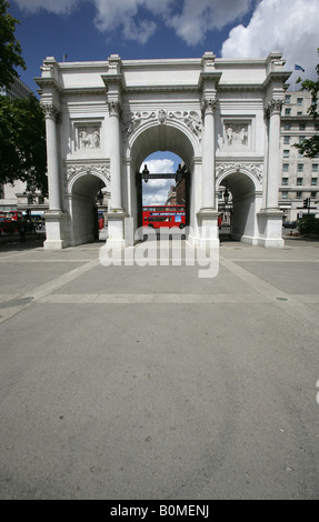 Città di Londra, Inghilterra. John Nash progettato Marble Arch al Gateway di Hyde Park. Foto Stock