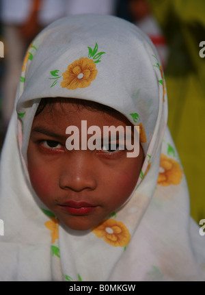 Bambini alla moschea di Hua Thanon village koh Samui Thailandia Foto Stock