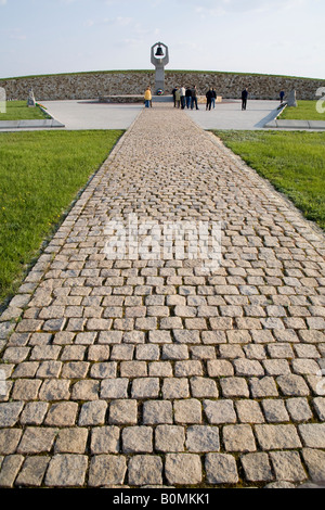 Bell segnando il russo il Cimitero di Guerra a Rossoshka ad ovest di Volgograd (ex Stalingrad), Russia, Federazione russa Foto Stock