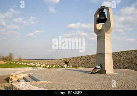 Bell segnando il russo il Cimitero di Guerra a Rossoshka ad ovest di Volgograd (ex Stalingrad), Russia, Federazione russa Foto Stock