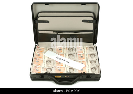 Una valigia piena di soldi con la parola negozio alimentari attraverso di esso Foto Stock