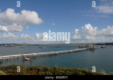 La costruzione del molo sud LNG gancio Milford Haven Pembrokeshire Wales UK Gran Bretagna Foto Stock