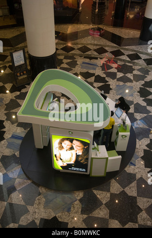 Etisalat booth nel centro commerciale Mall of the Emirates Onu stand Etisalat dans le Mall of the Emirates Foto Stock