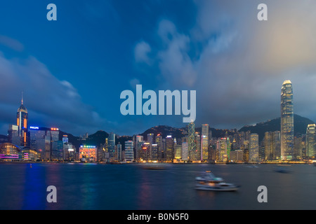 Crepuscolo, del porto di Victoria e di Hong Kong Foto Stock