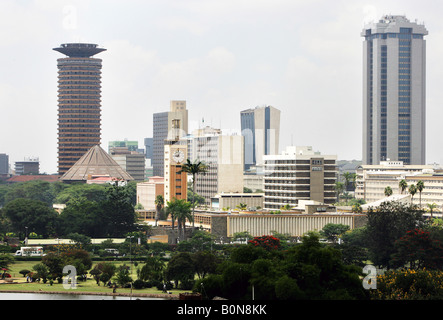 Kenya: vista da Uhuru Park per lo skyline di Nairobi Foto Stock