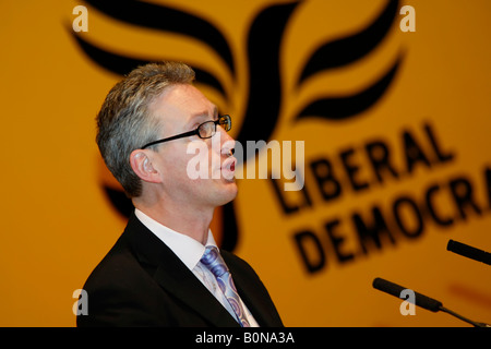 Lembit Opik risolve i delegati al gruppo del Partito europeo dei liberali democratici Conferenza di Primavera Foto Stock