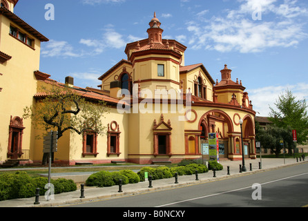 Il Mercat de les Flors teatro vicino Montjuïc, Barcellona, Spagna Foto Stock