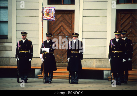 Cambio della Guardia, Castello, Praga, Repubblica Ceca Foto Stock