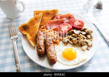 Inglese tradizionale colazione cotta su piastra Foto Stock