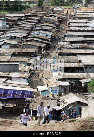 Mathare Valley, uno dei più famosi quartieri malsani di Nairobi, in Kenya Foto Stock