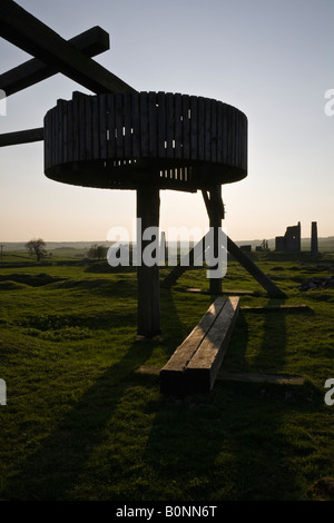 Replica gin cavallo presso la Gazza miniera (rovinato miniera di piombo) vicino a Sheldon nel Parco Nazionale di Peak District, Derbyshire, Inghilterra Foto Stock