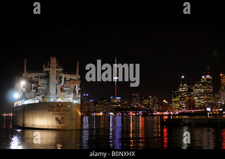 Il lago in barca sul fiume inglese docking al Porto di Toronto Foto Stock