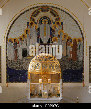 Wien,, Kirche am Steinhof, 1905-1907 von Otto Wagner erbaut, altare baldacchino mit und Altarbild von Karl Ederer Foto Stock