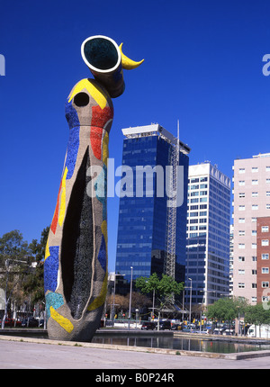 Dona i ocell Donna & Bird scultura di Joan Miro a Parc Miro noto anche come Parc de l Excorxador Catalunya Barcellona Spagna Foto Stock