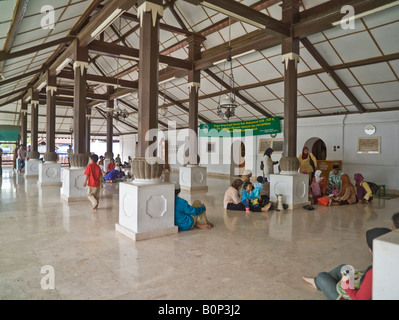 Veranda della Grande Moschea, Banten, Java, Indonesia Foto Stock