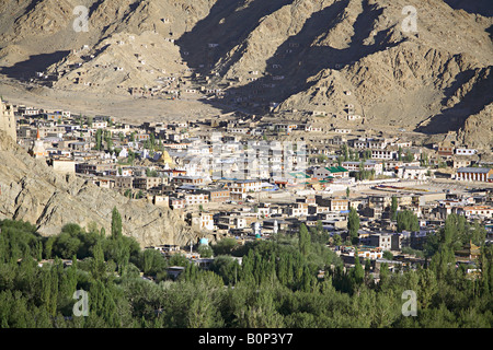 Una prospettiva aerea di Leh city India Foto Stock