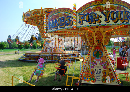 Sedia swing giostre al Royal Windsor Horse Show, Home Park, Windsor, Berkshire, Inghilterra, Regno Unito Foto Stock