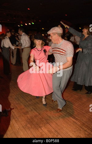 Pontins Holiday Camp, Camber Sands Sussex Inghilterra. Rhythm Riot retro Weekend coppia danzante il jive, 2000 s 2007 HOMER SYKES Foto Stock