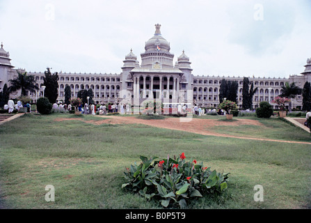 Vidhana Soudha lo stato di Karnataka legislatura (b1954) Bangalore Karnataka India Foto Stock
