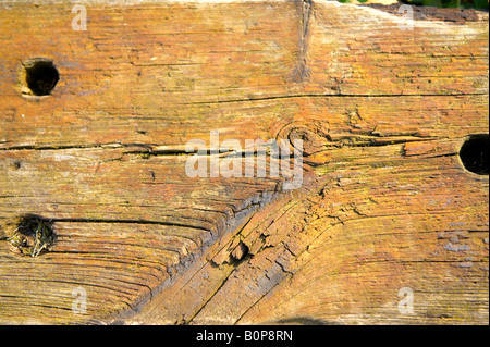 In prossimità di uno spiovente traversina in legno Foto Stock