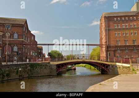 Ponte sul fiume Avon a Tewkesbury mulino di farina Foto Stock