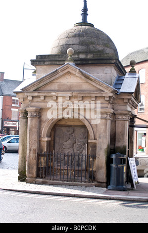 Dr Samuel Johnson memorial, Uttoxeter's market place. Foto Stock