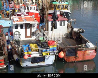 Trawler flotta ormeggiata nel porto di Scarborough, North Yorkshire, Inghilterra. Foto Stock